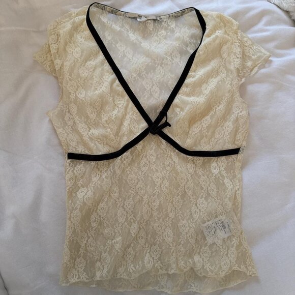 Kimchi Blue Women's Cream and White Vest - Picture 2 of 5